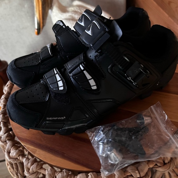 Serfas women’s Black Cycling Shoes with Silver Accents - Picture 6 of 7